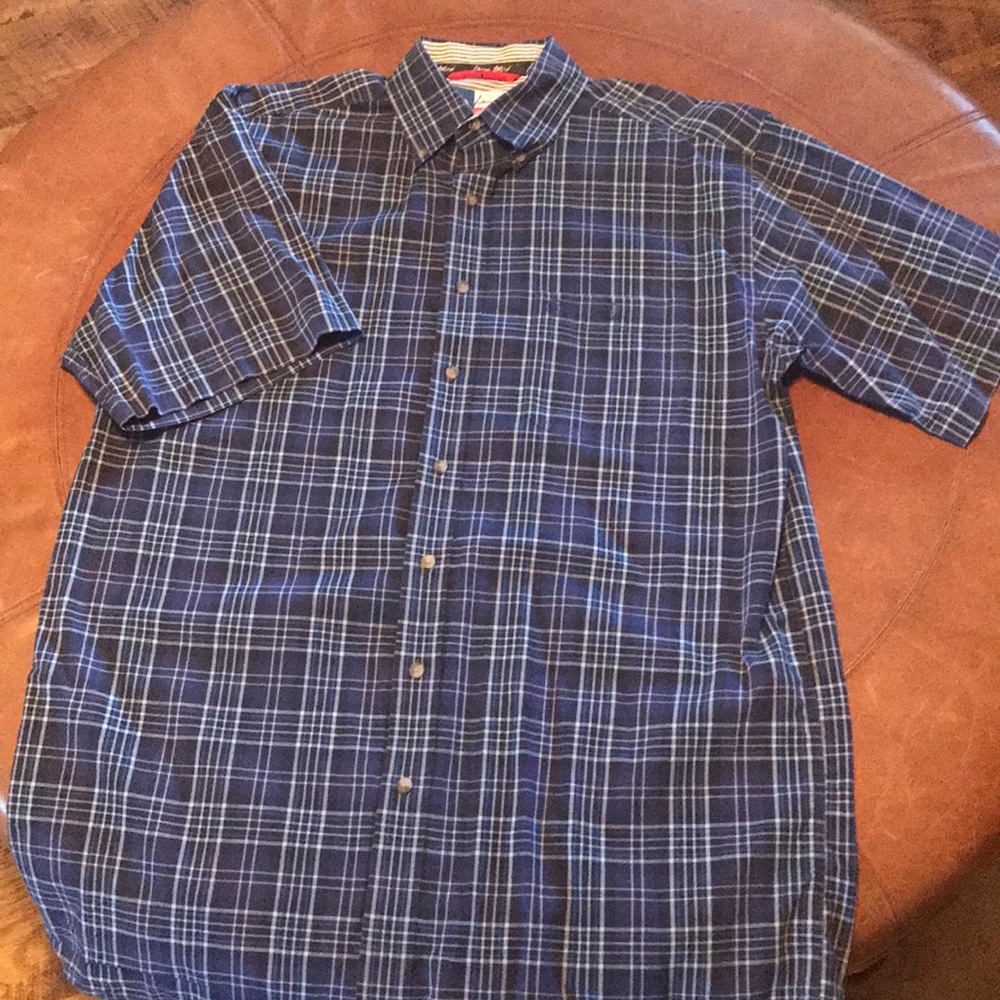 Men’s short sleeved dress shirt. Excellent cond